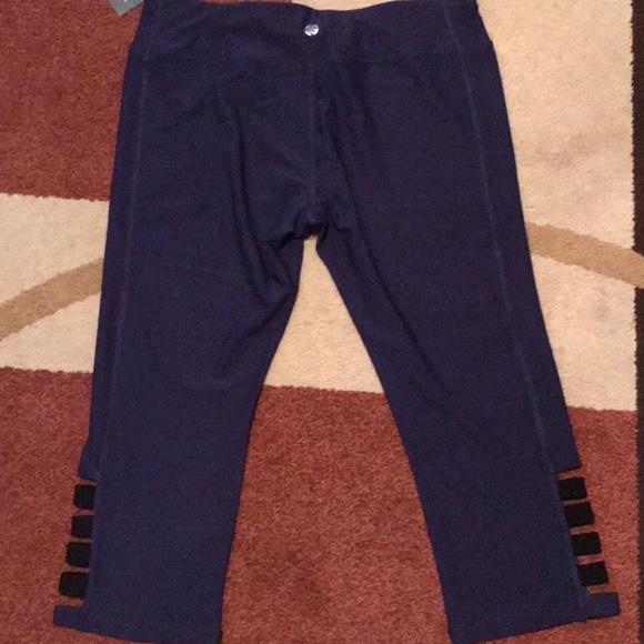 Jillian Michaels Navy Capris - Picture 2 of 4